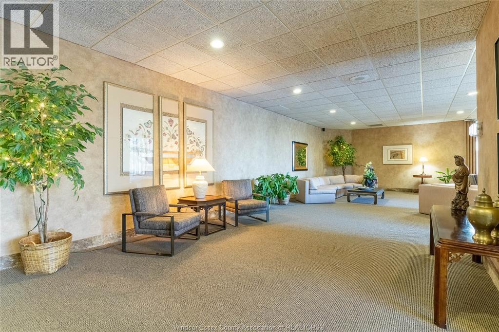 #207 3663 Riverside DRIVE East - 33