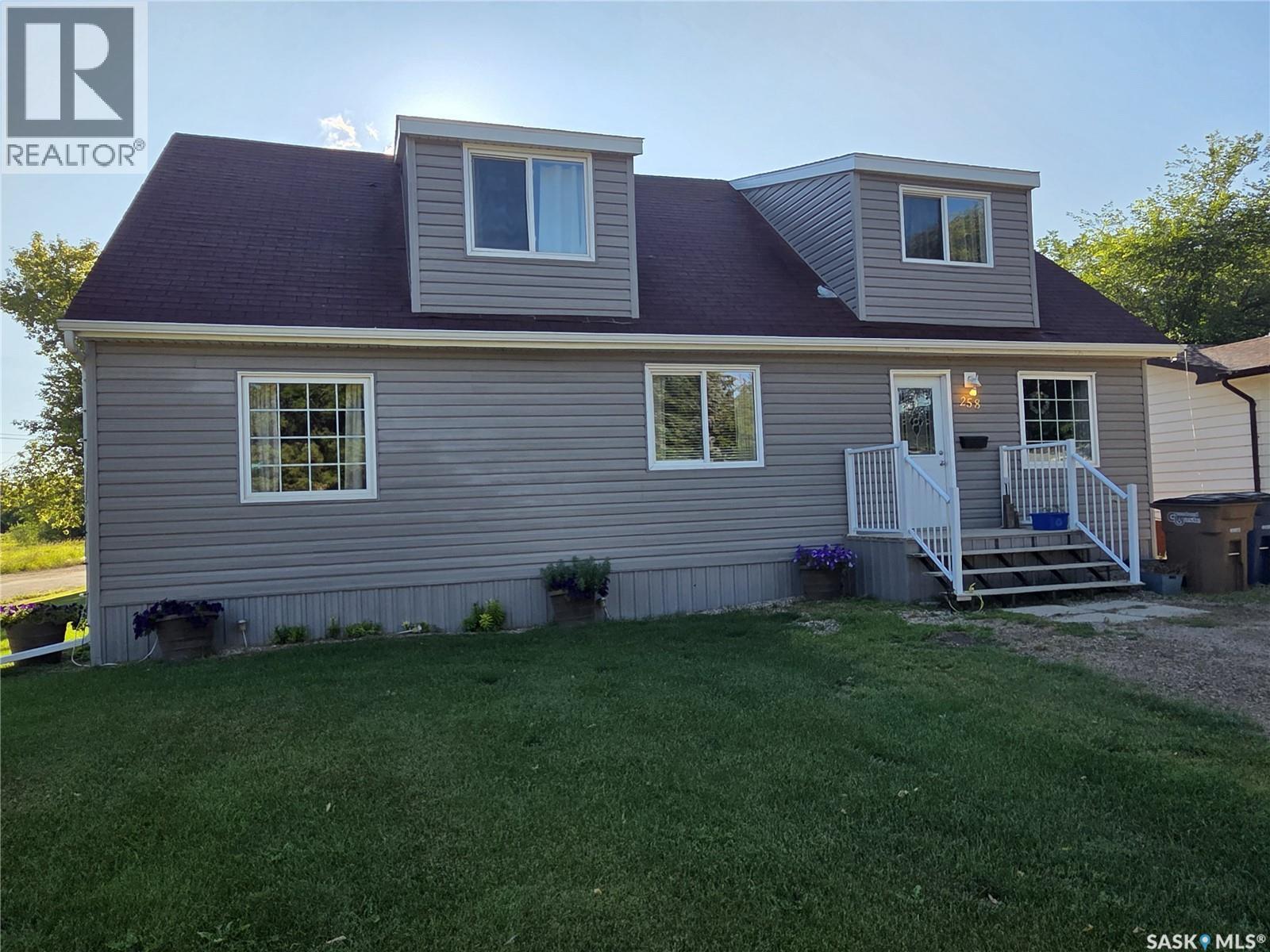 258 Second STREET NE
