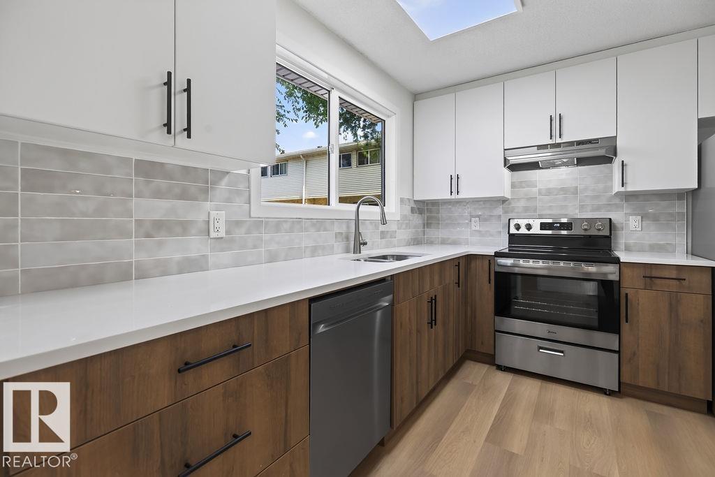 428 HERMITAGE RD NW - Image 6