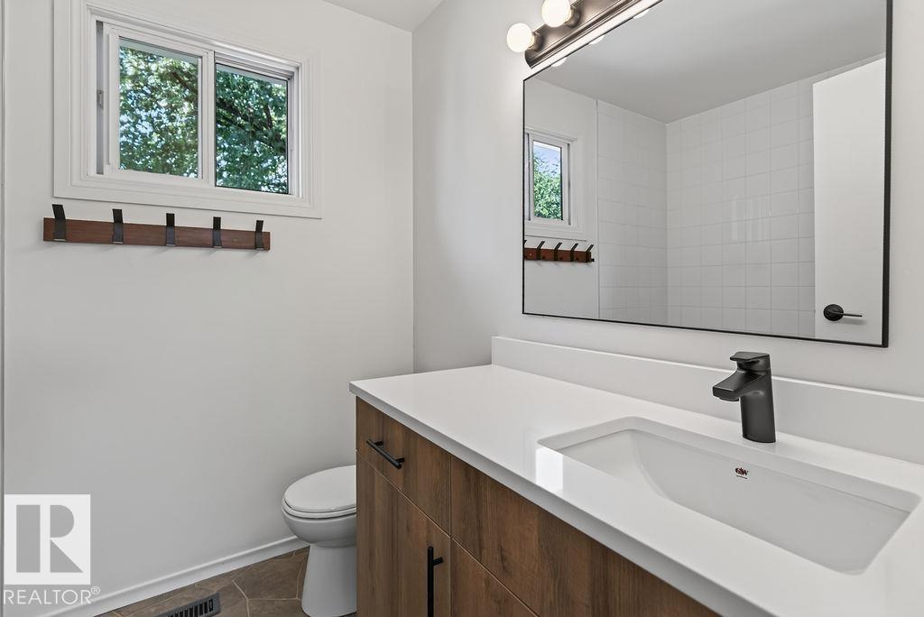 428 HERMITAGE RD NW - 23