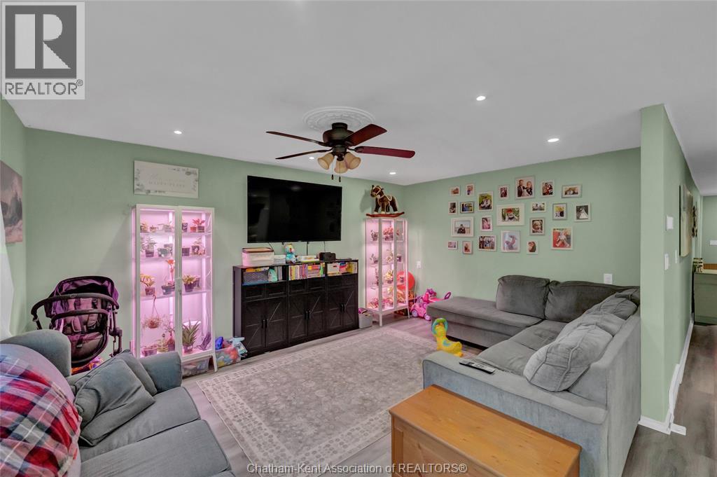 104 Erie STREET South - Image 10