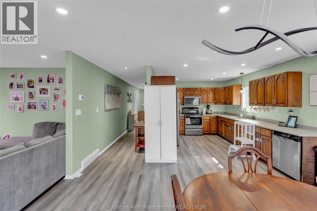 104 Erie STREET South - Image 14
