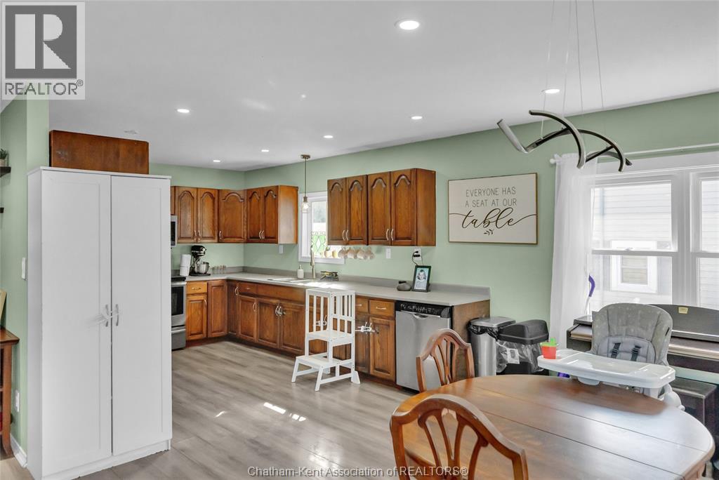 104 Erie STREET South - Image 17