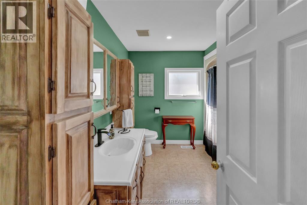 104 Erie STREET South - Image 22