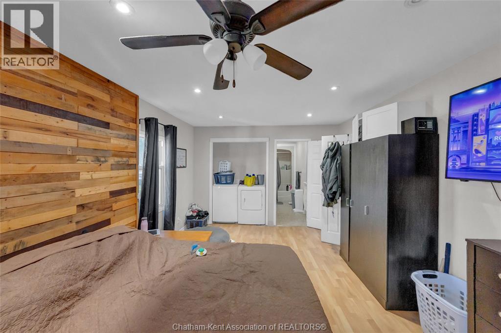 104 Erie STREET South - Image 26