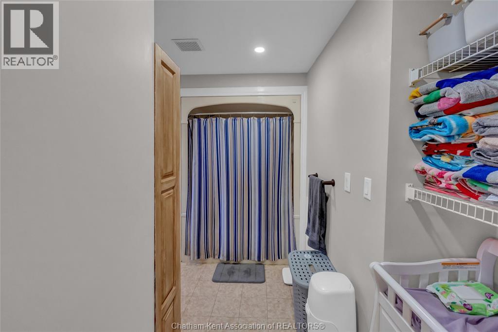 104 Erie STREET South - Image 27