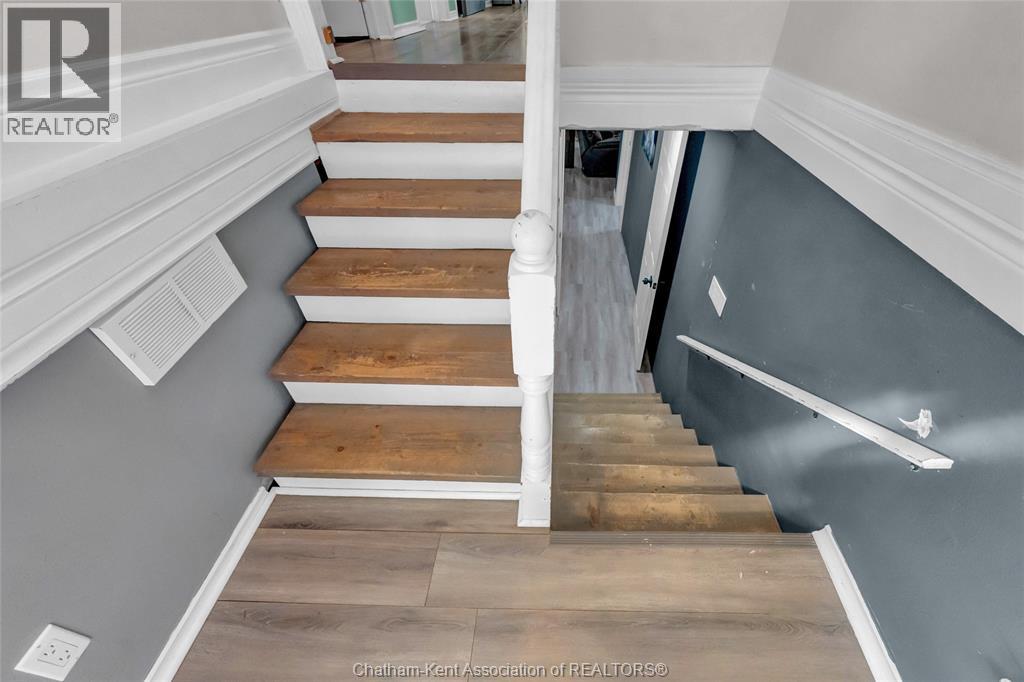 104 Erie STREET South - Image 32