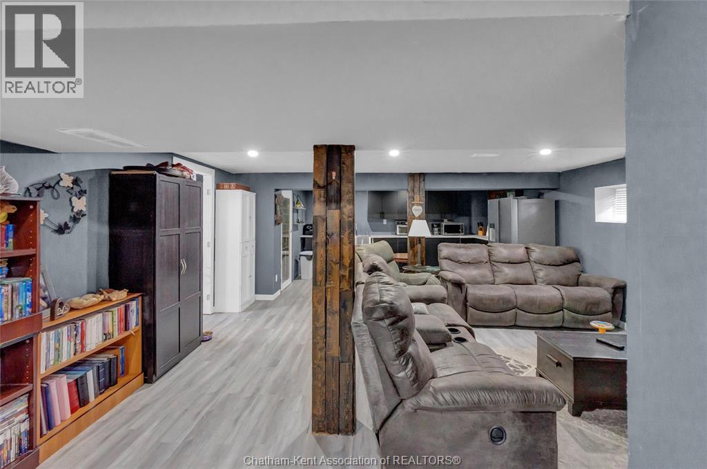 104 Erie STREET South - Image 33