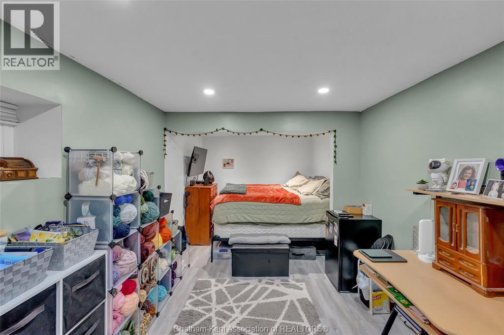 104 Erie STREET South - 34