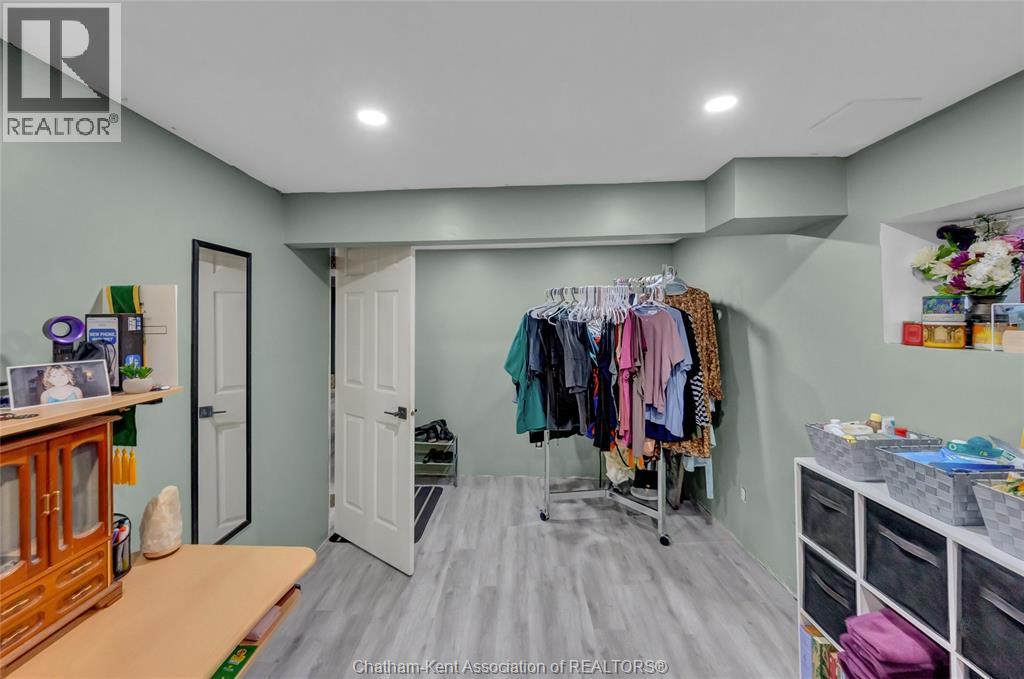 104 Erie STREET South - Image 35