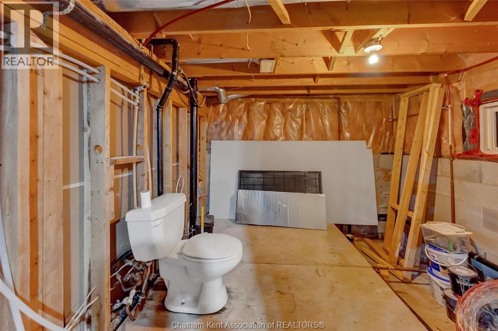 104 Erie STREET South - 44