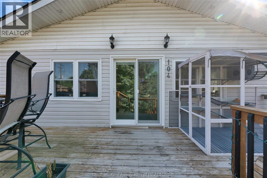 104 Erie STREET South - Image 7