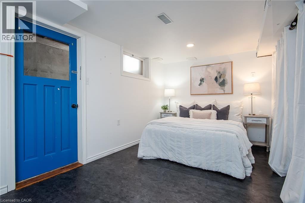 6 STRATHCONA Crescent - Image 33