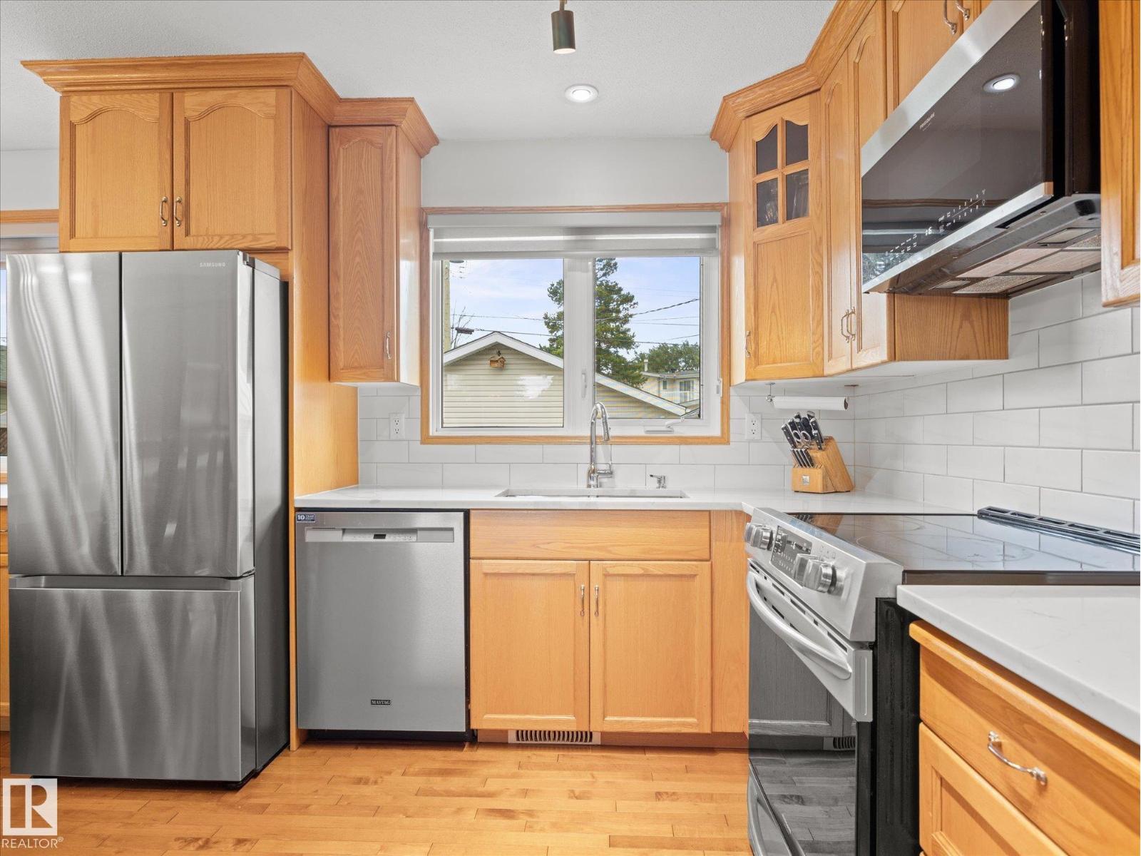 7 CAMELOT AV - Image 11