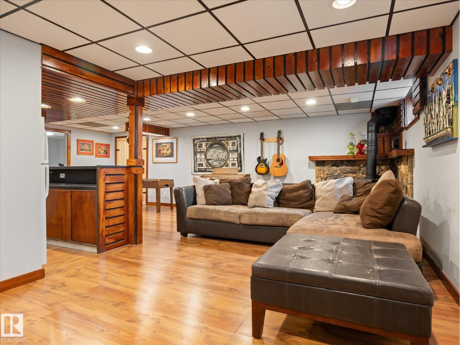 7 CAMELOT AV - Image 26