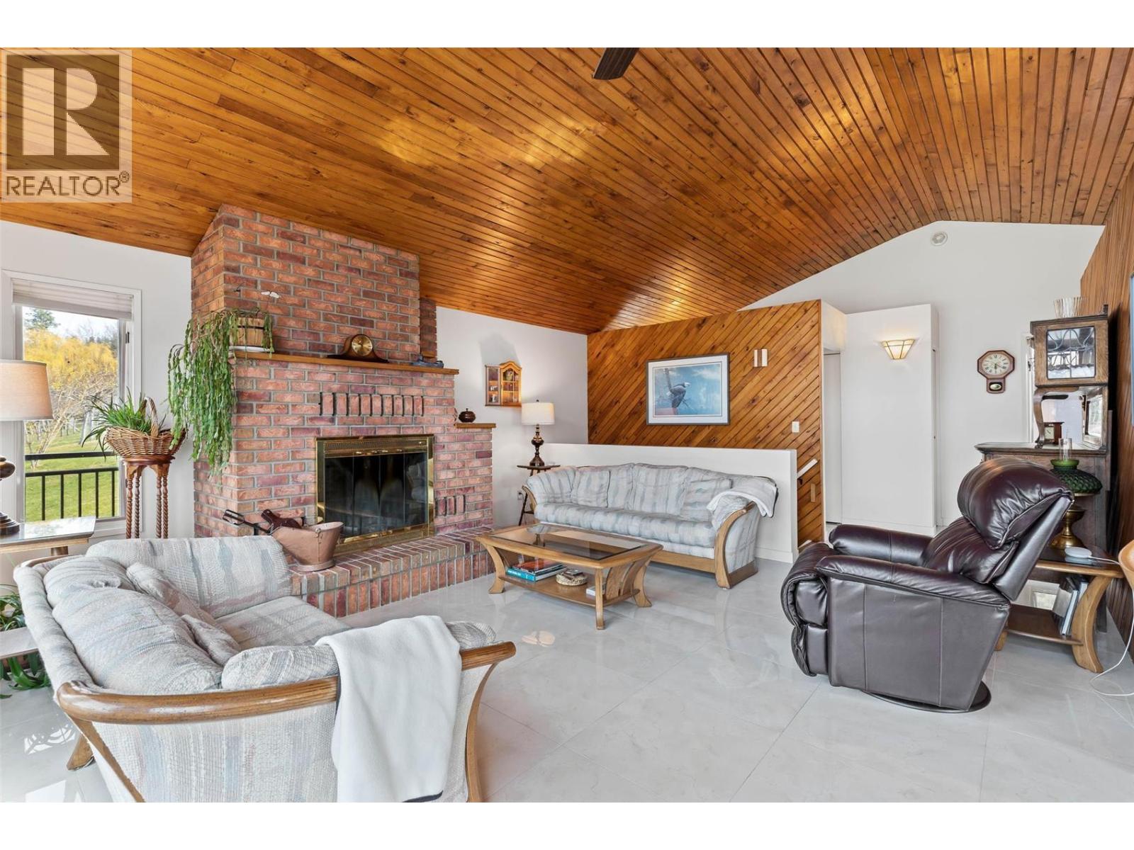 9983 Okanagan Centre Road W, Lake Country