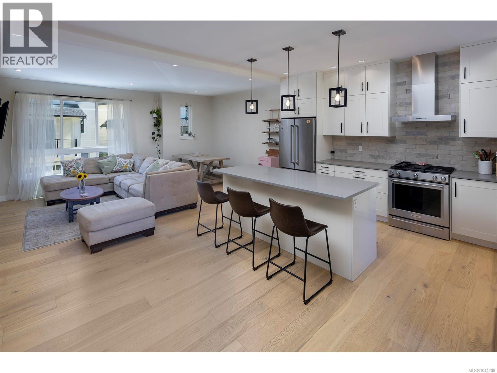 2835 Turnstyle Cres - 3