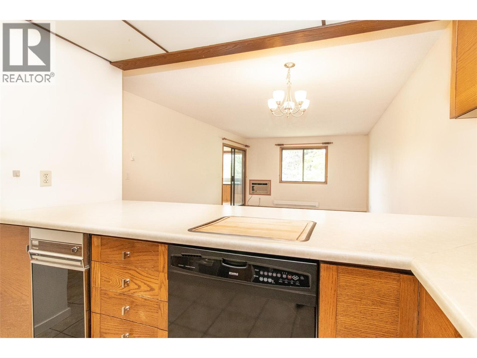 303 1075 Bernard Avenue, Kelowna
