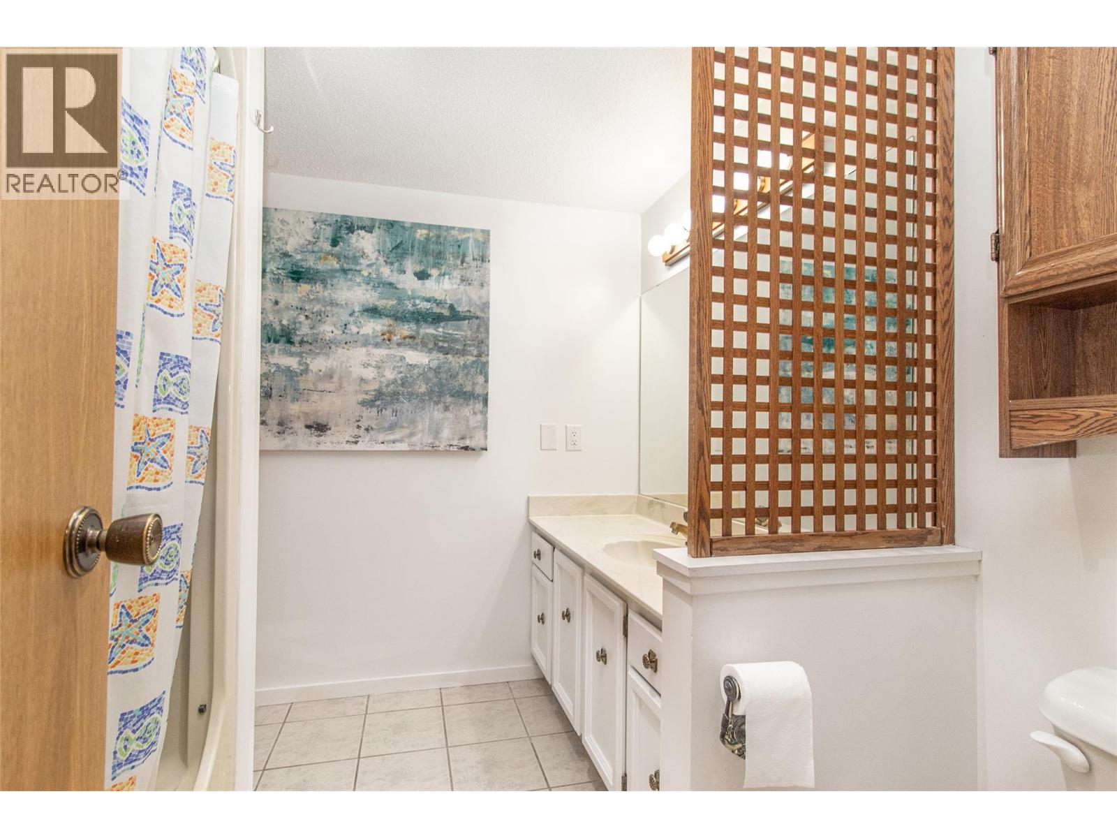 303 1075 Bernard Avenue, Kelowna