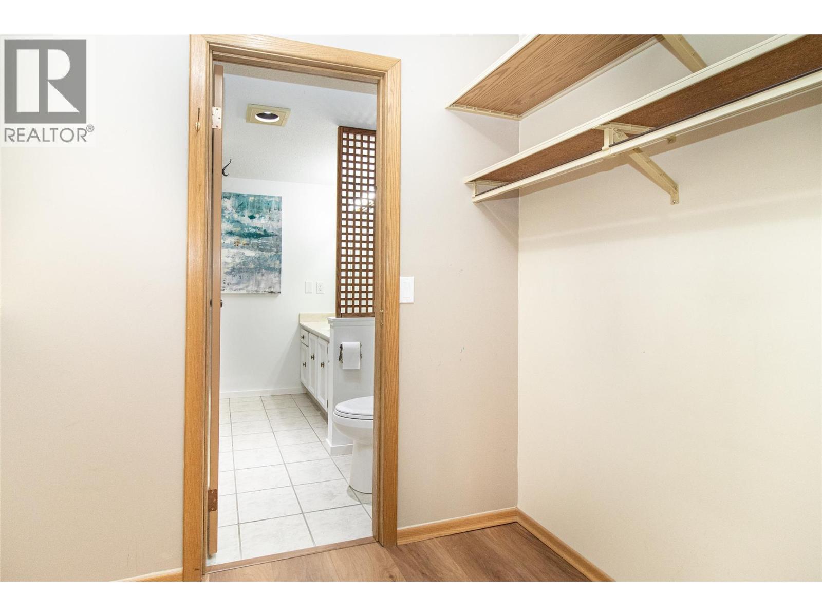 303 1075 Bernard Avenue, Kelowna