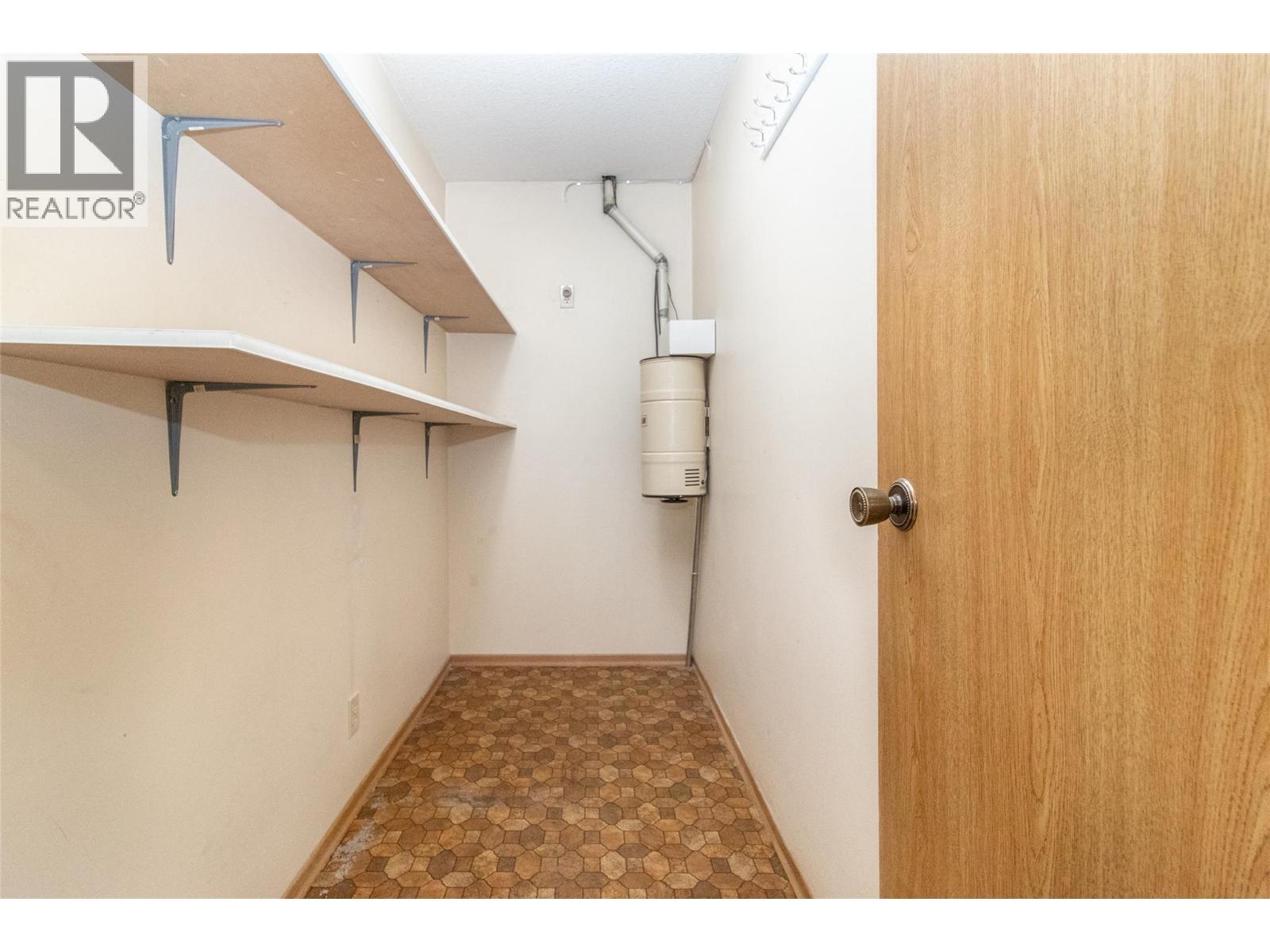 303 1075 Bernard Avenue, Kelowna