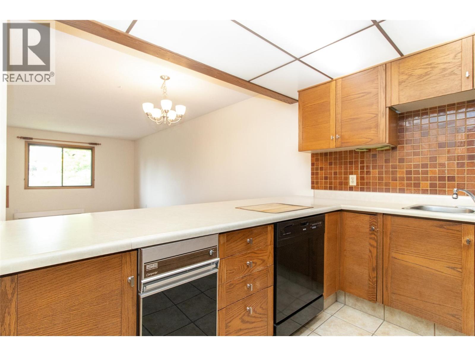 303 1075 Bernard Avenue, Kelowna