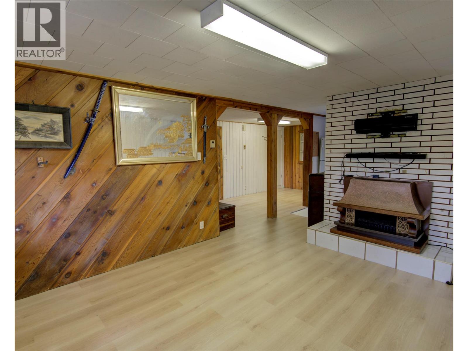3903 27 Avenue - 25