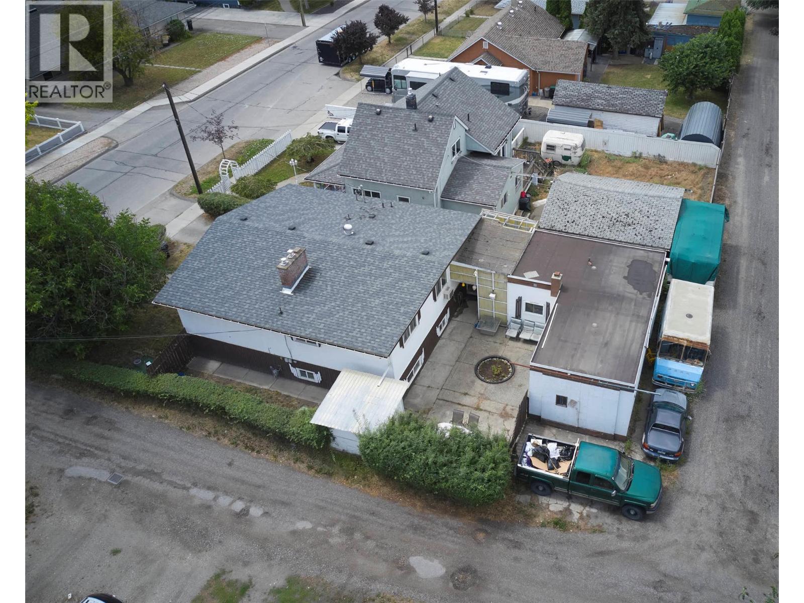 3903 27 Avenue - 3