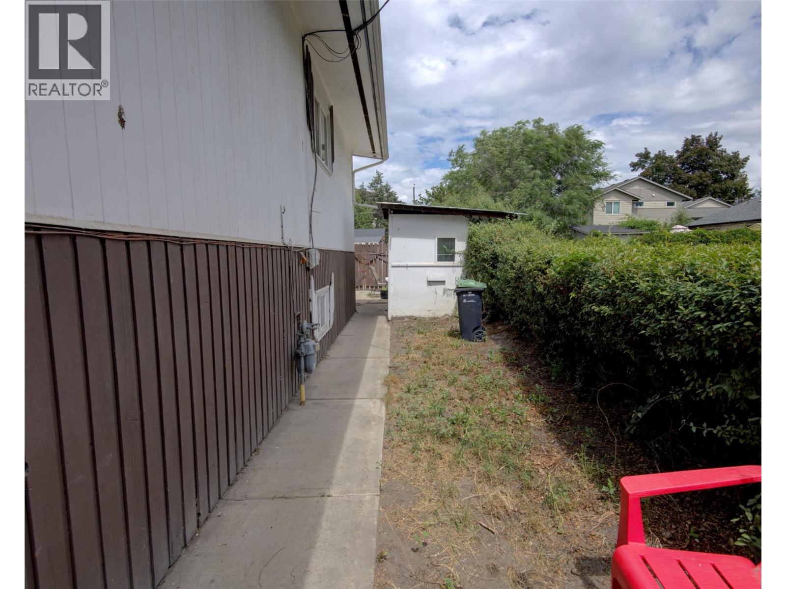 3903 27 Avenue - 42
