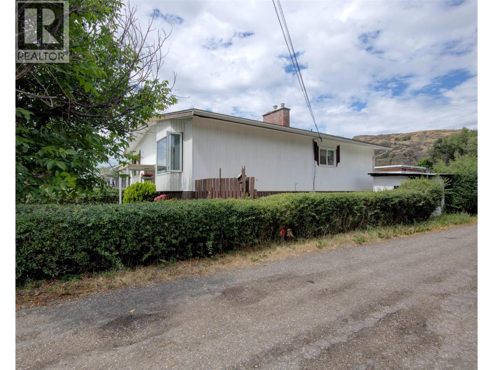 3903 27 Avenue - 48