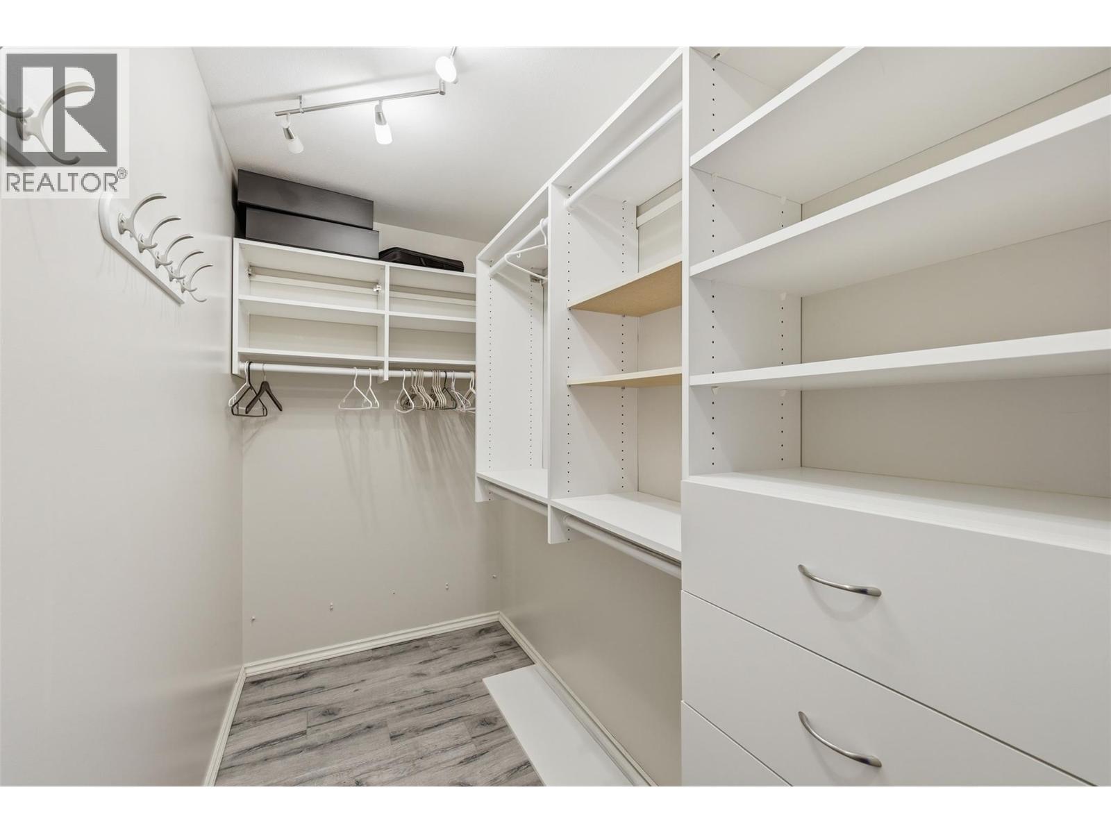 2076 MUIRFIELD Road - Image 32
