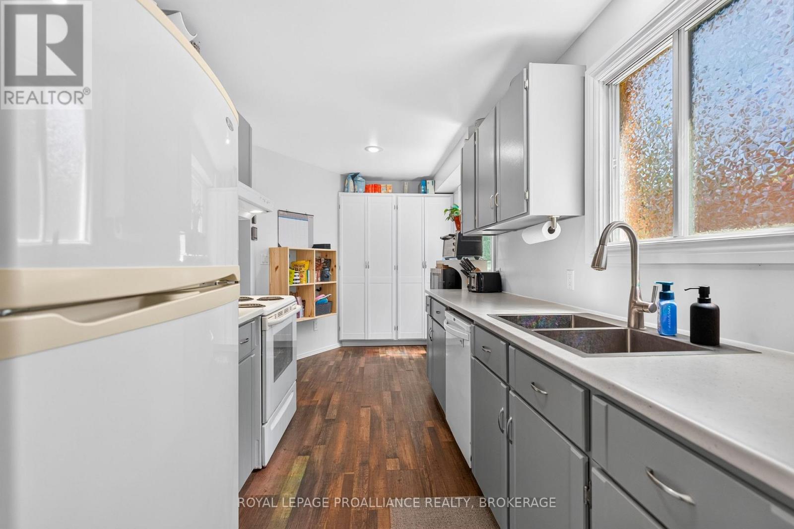 24 BALMORAL COURT - 14