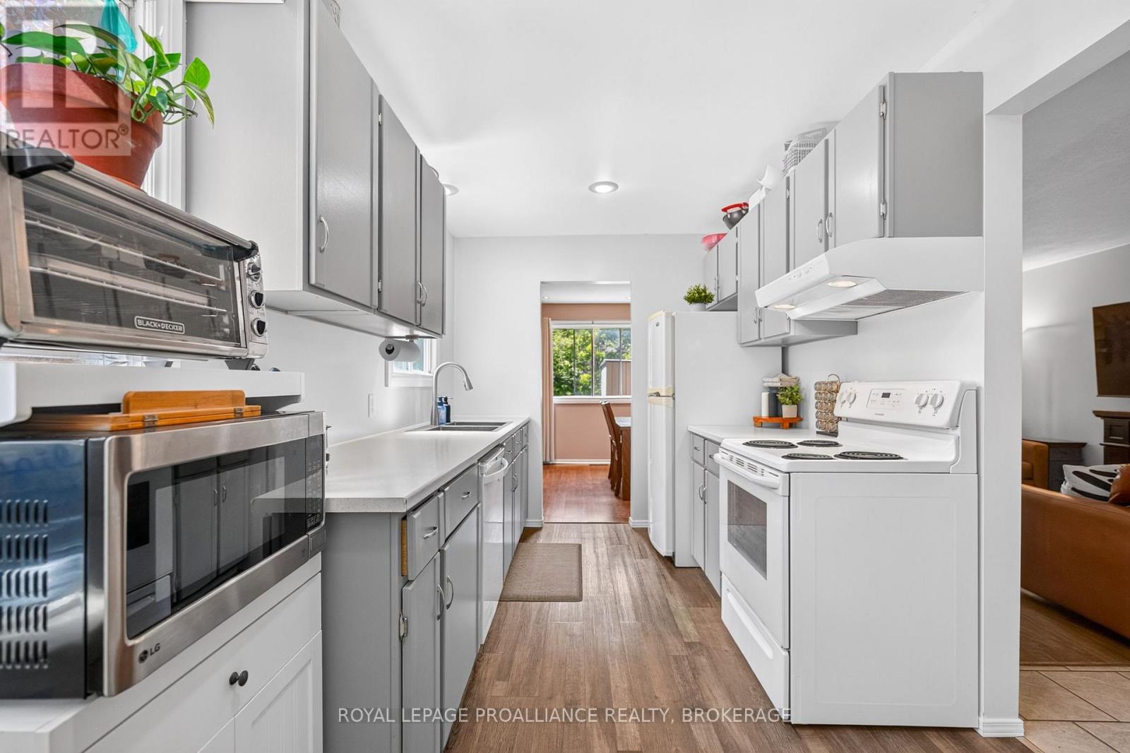 24 BALMORAL COURT - 16
