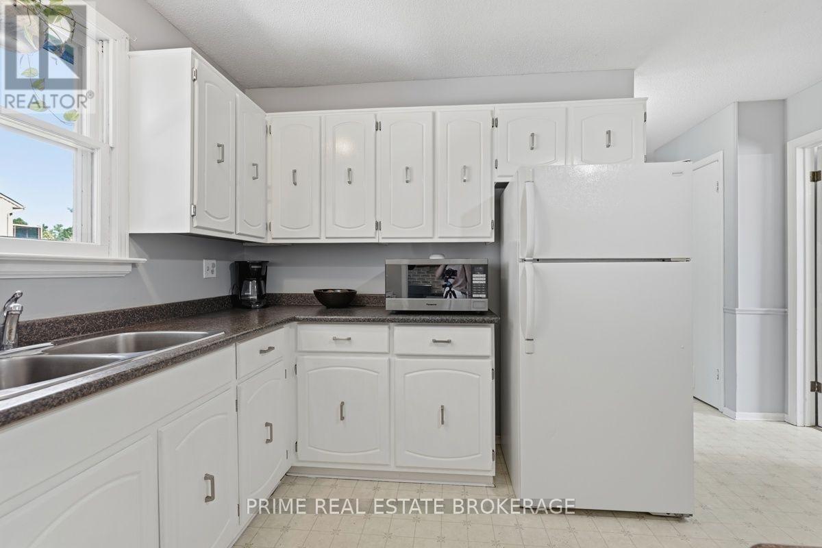 686 BARCLAY ROAD - 11