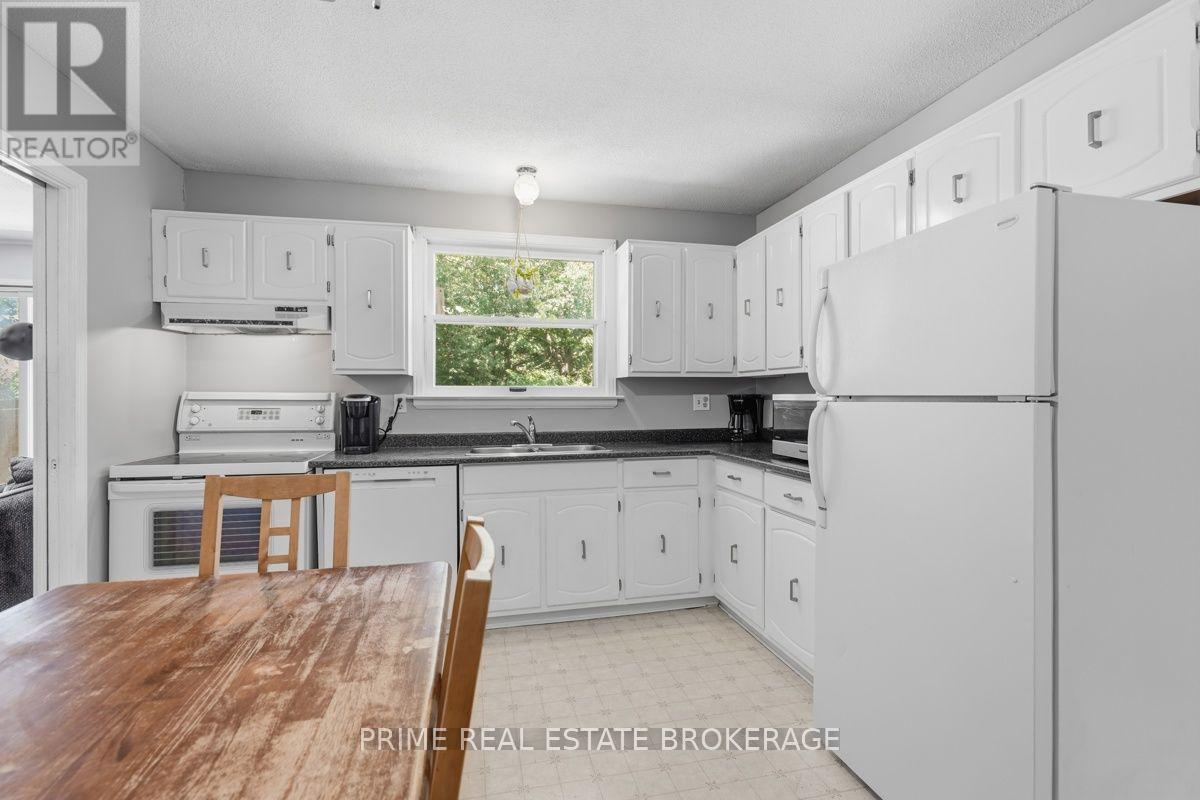 686 BARCLAY ROAD - Image 12