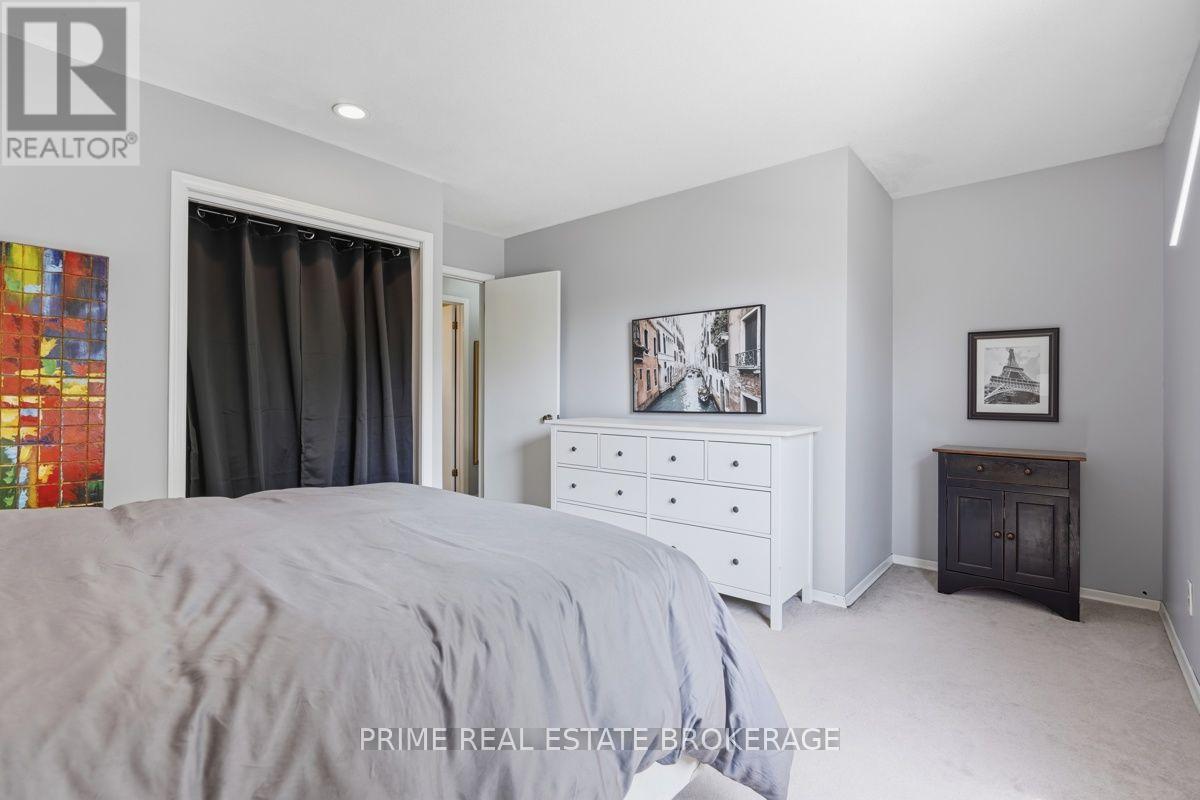 686 BARCLAY ROAD - 23