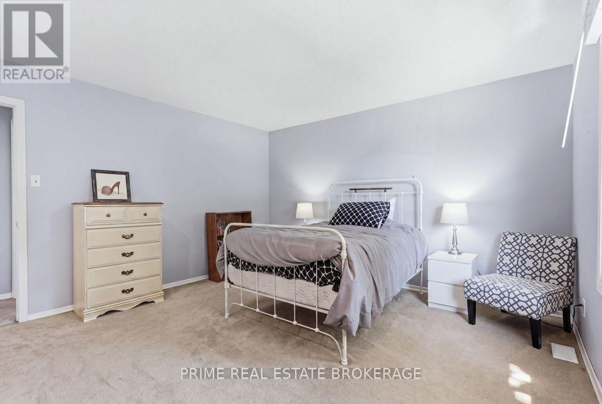 686 BARCLAY ROAD - Image 24
