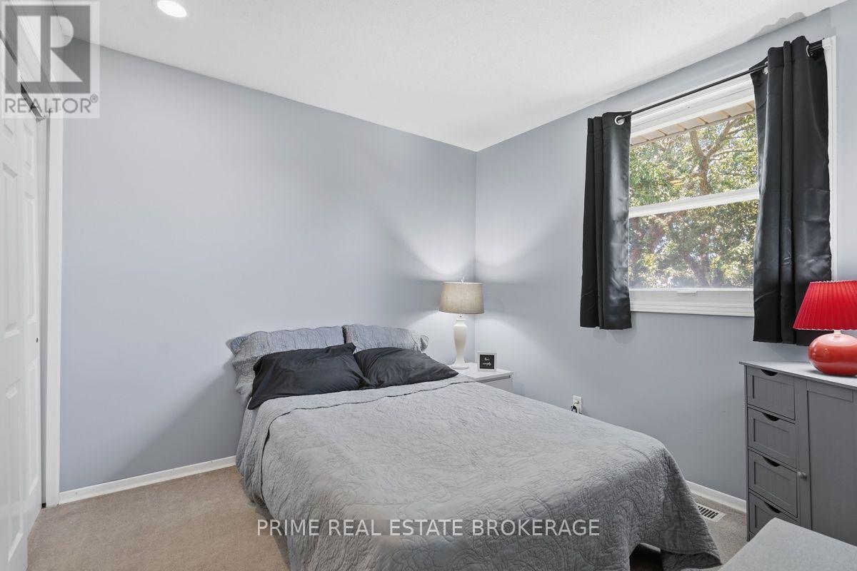 686 BARCLAY ROAD - 27
