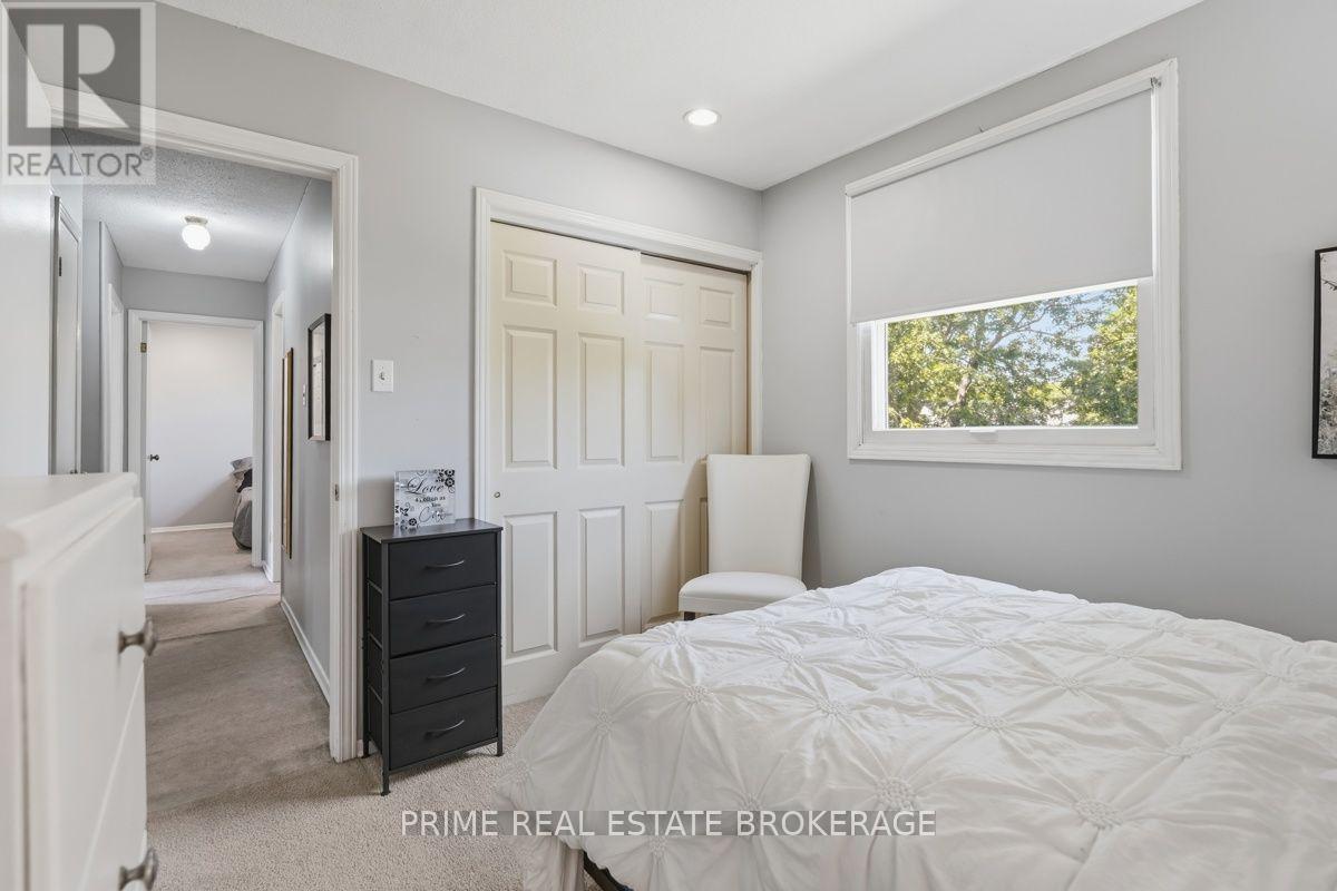 686 BARCLAY ROAD - Image 30