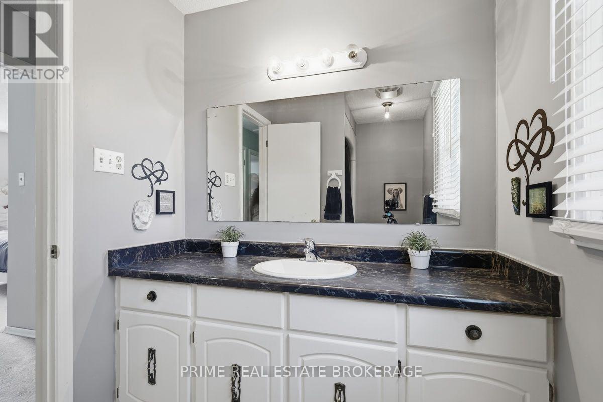 686 BARCLAY ROAD - Image 31