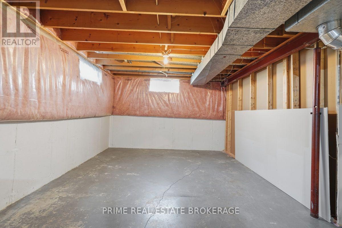 686 BARCLAY ROAD - Image 36