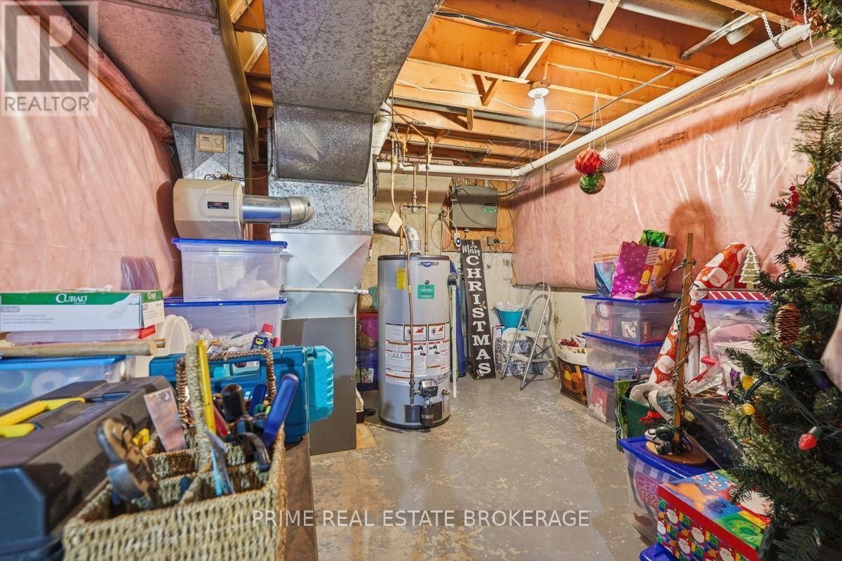 686 BARCLAY ROAD - Image 37