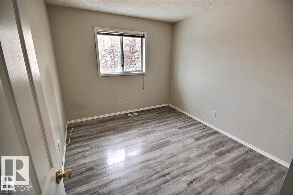 9457 156 ST NW - 18