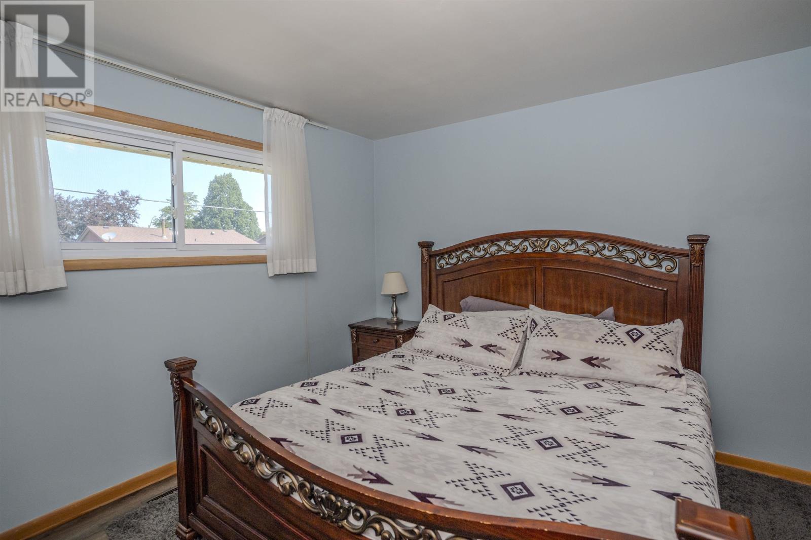 139 Churchill DR W - Image 15