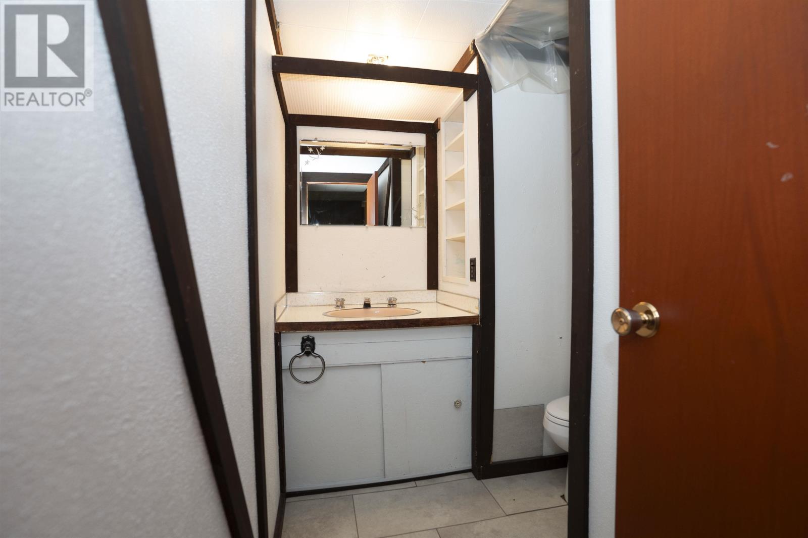 139 Churchill DR W - Image 21