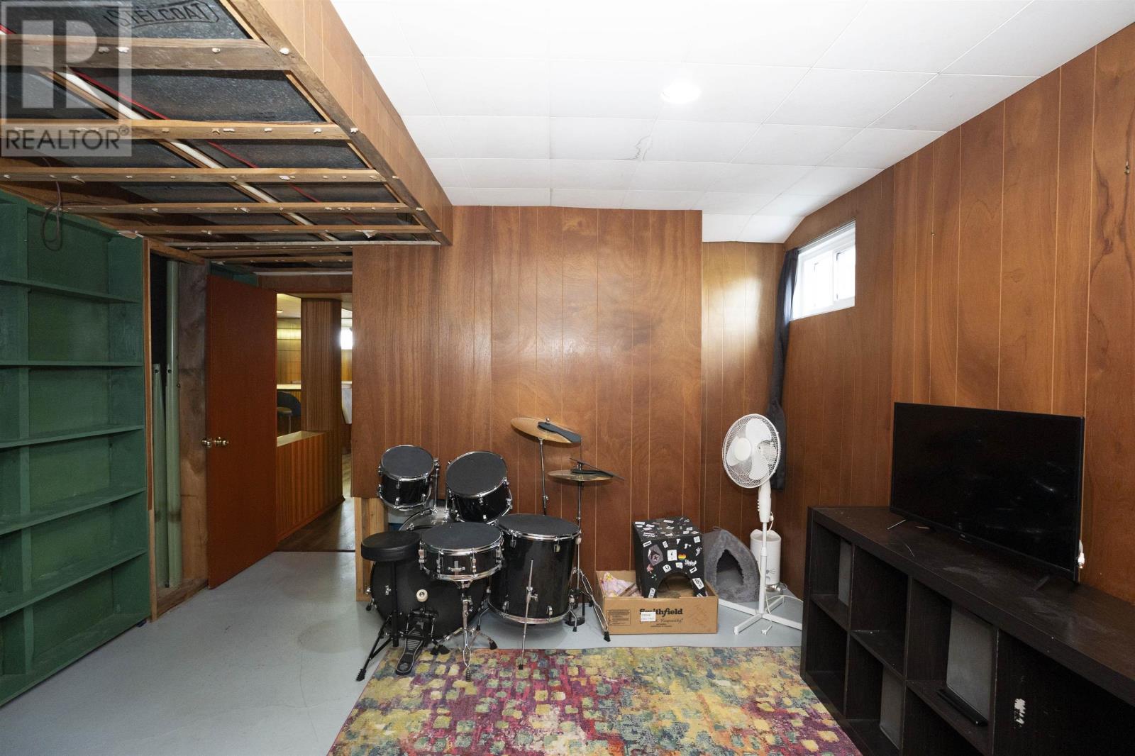 139 Churchill DR W - Image 23