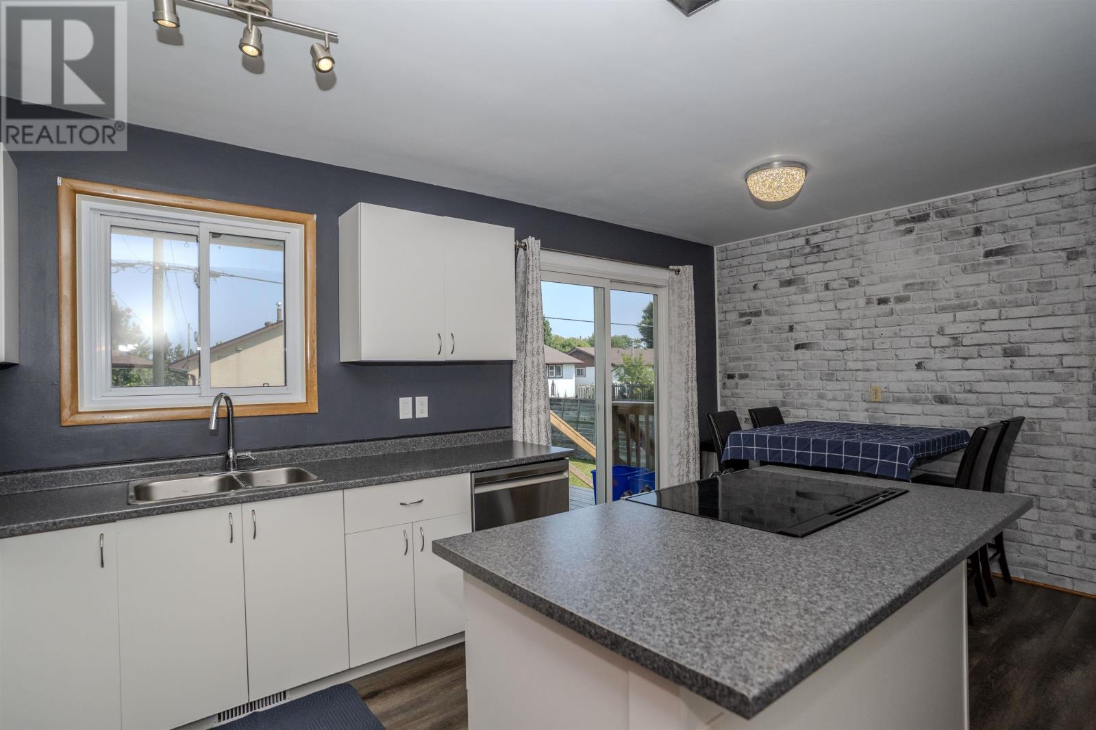 139 Churchill DR W - Image 6