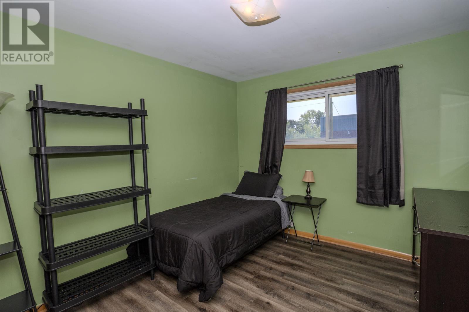 139 Churchill DR W - Image 19