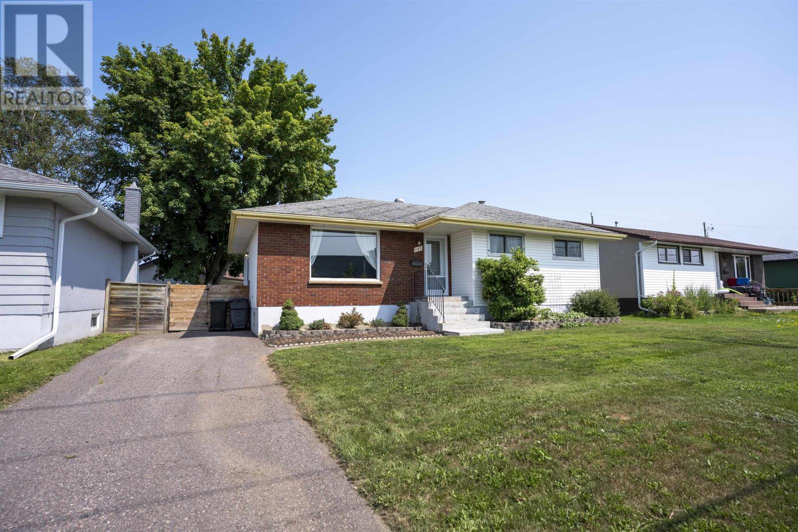 139 Churchill DR W - 2