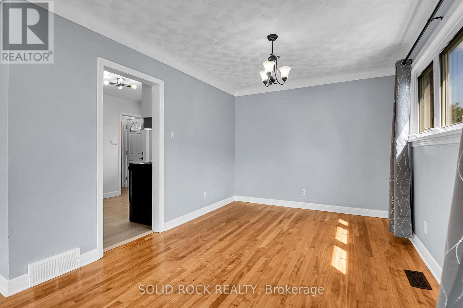 4 Bed, 2 Bath House for Sale in Ottawa – 1227 PORTLAND AVENUE, Ottawa – MLS# X13650110 - Image 7